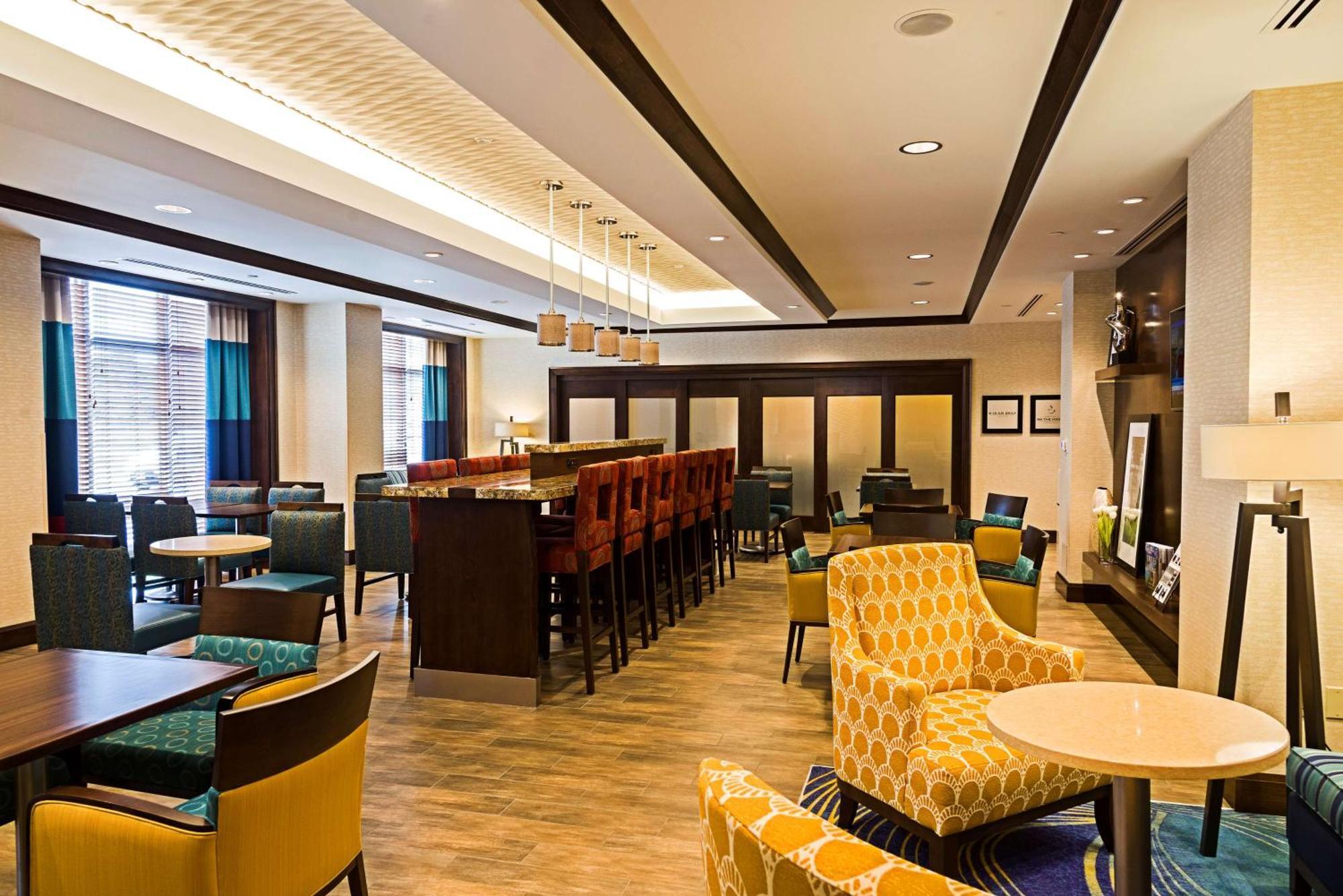 Hampton Inn By Hilton Ottawa Airport Exterior foto